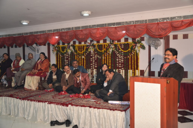 Dr. Bhanu Pratap Singh recited poetry in the presence of famous lyricist Gopaldas Neeraj at the Kavi Sammelan, which was organized on his birthday.