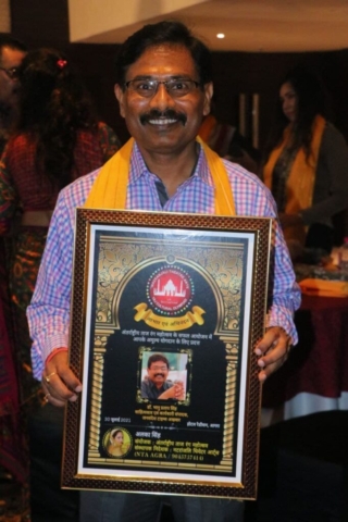 Nataranjali Theater Arts gave a special honor to Dr. Bhanu Pratap Singh for his invaluable contribution to the International Taj Rang Mahotsav.