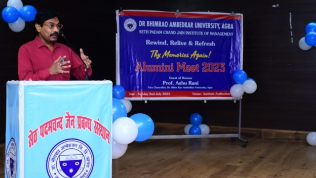 Author Dr. Bhanu Pratap Singh addressed the function organized at the Seth Padmchand Jain Management Institute located on the Khandari campus of Dr. Bhimrao Ambedkar University, Agra.