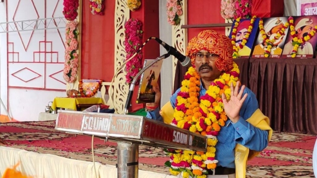 Author Dr. Bhanu Pratap Singh addressing the weapon worship ceremony of Jat Samaj Welfare Association.